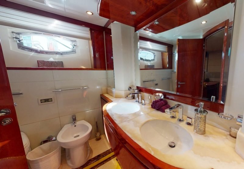 Majesty 88 Feet luxury Yacht in Aed 1400 Each hour Only – photo 2