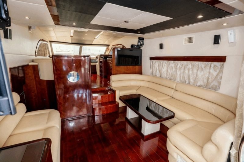 70 Feet Luxury Yacht – photo 2