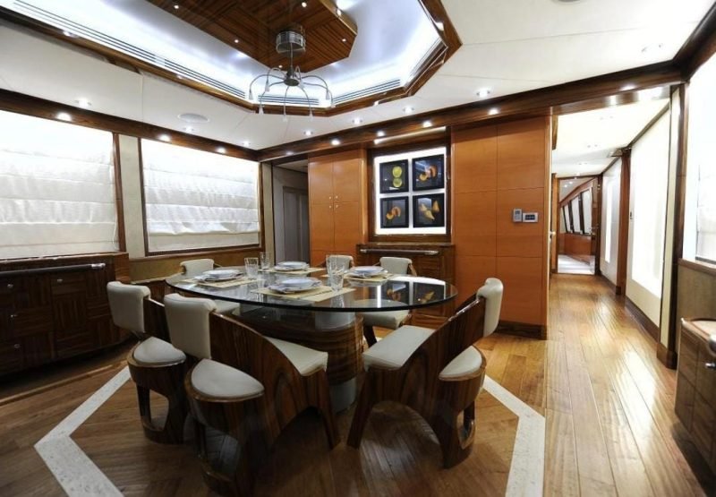 101 Feet Luxury Yacht – photo 2